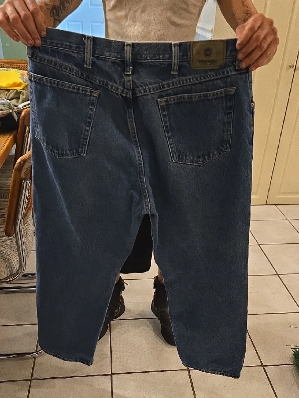 Wrangler Men's Dark Blue Relaxed Fit Jeans